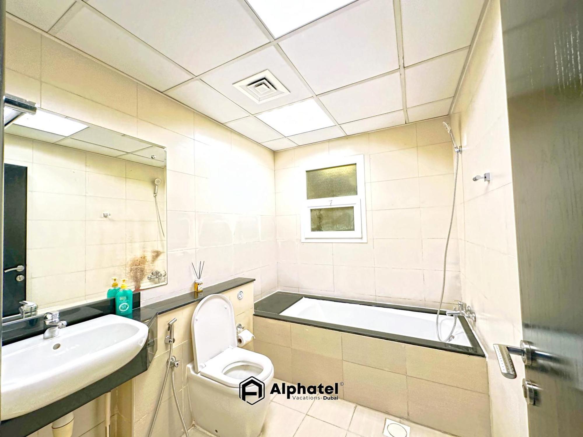 Guest house Stylish 3-bedroom Maid - In Jvc -