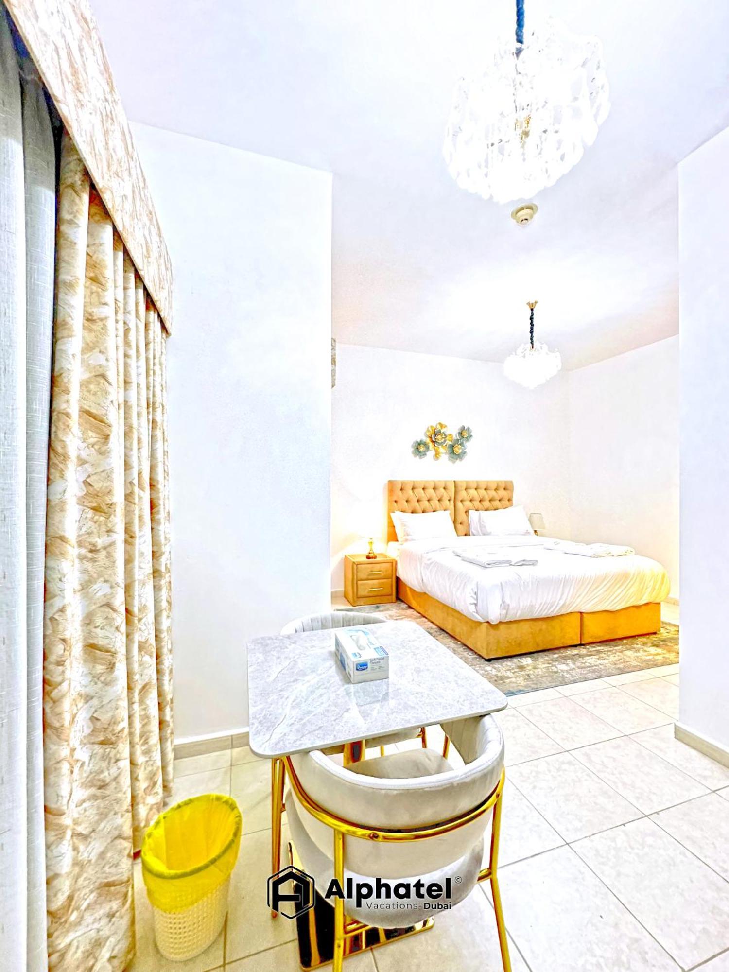 Guest house Stylish 3-bedroom Maid - In Jvc - Dubai