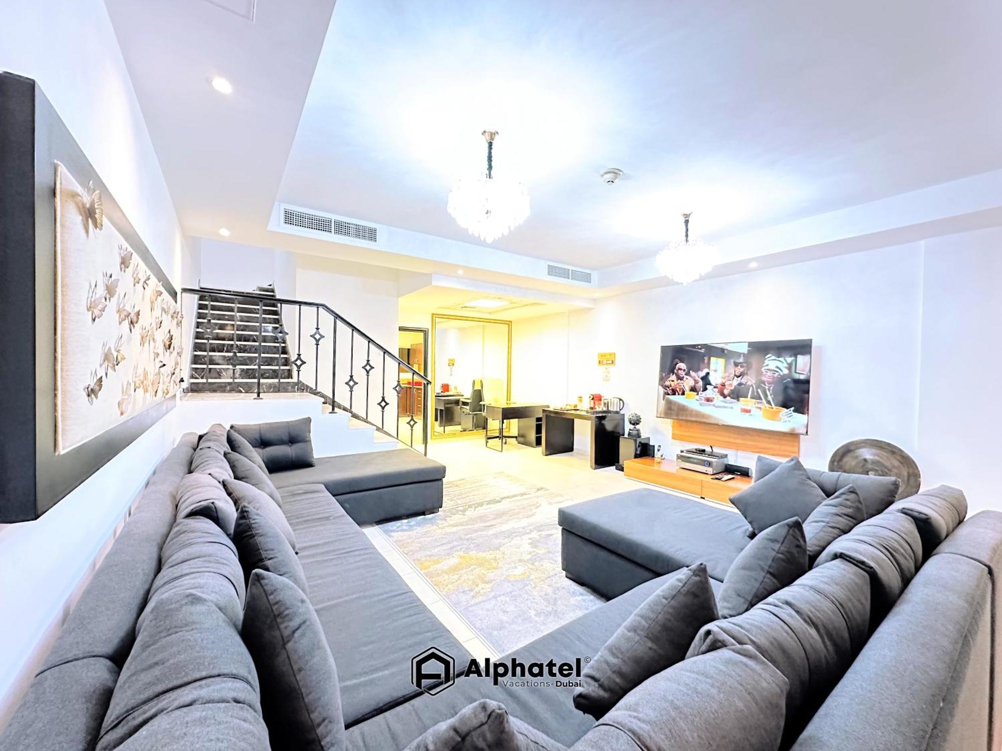 Guest house Stylish 3-bedroom Maid - In Jvc - Dubai